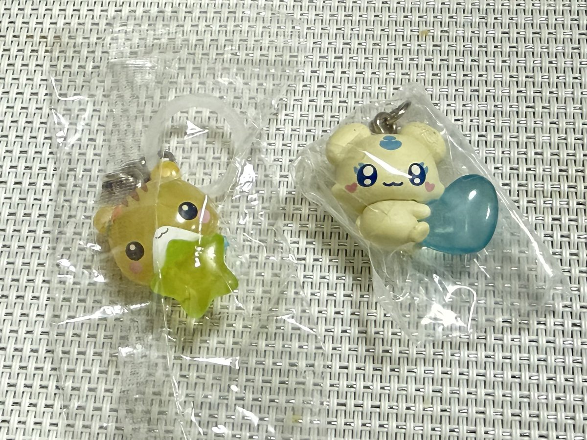 mry059's tweet photo. 出）画像1 
フワフワらびちゃん D ･めっぷる

求）フワフワらびちゃんA･画像2など

郵送にて📮
平成ファンシーキャラクターズ めじるしアクセサリー ガチャガチャ サンリオ デコバンド ちいかわ  平成 めじるし ぷちきゅあ プリキュア https://t.co/fh2Z3GEjt6