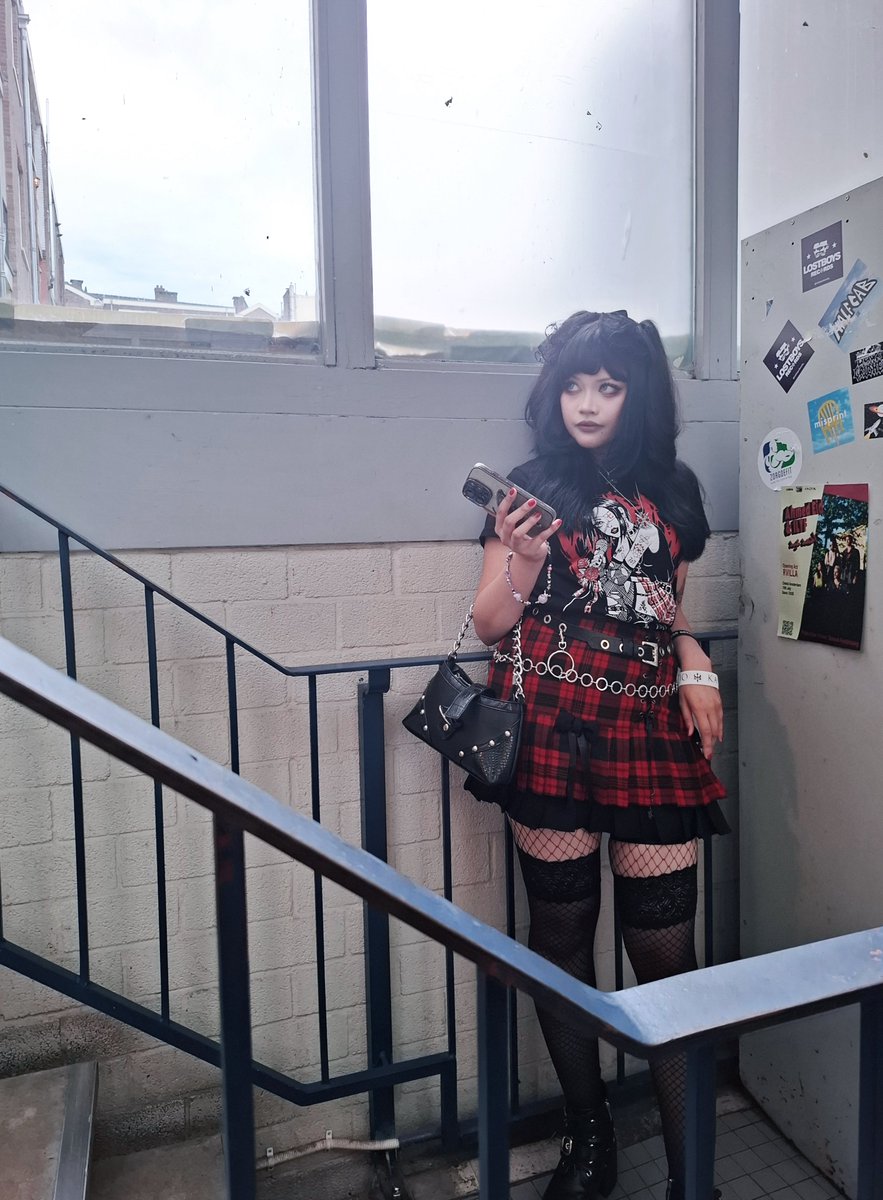 PrinLTSG's tweet photo. @mochi60606 Yes!!! I love dressing like this!!! I’m going to try lolita this summer, but will always go back to this style! 🖤 https://t.co/lDBQhiMC9d