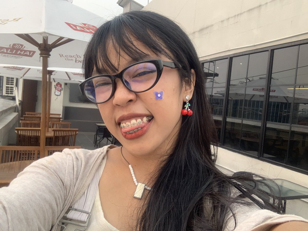 awkleast's tweet photo. todayy selfiee dumppp https://t.co/hYpPHq92UL