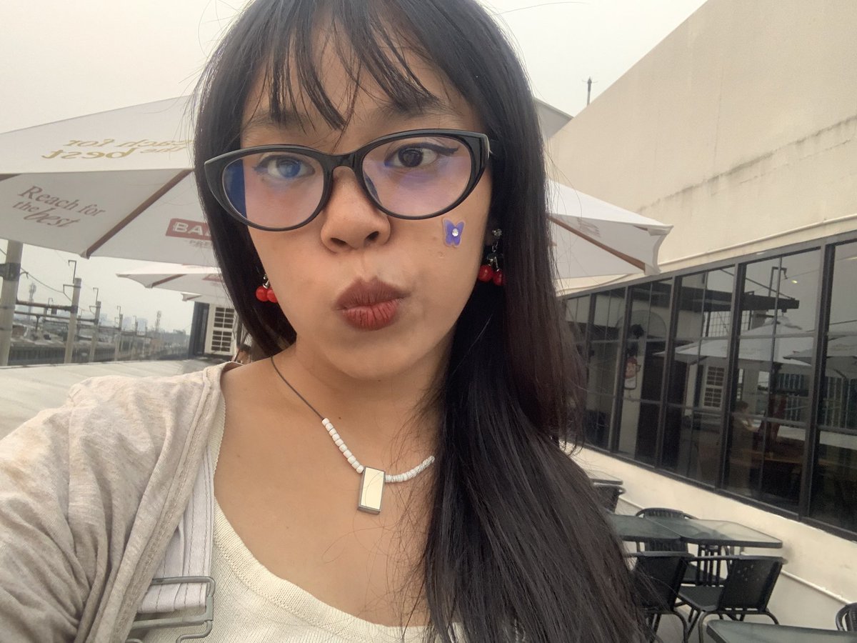awkleast's tweet photo. todayy selfiee dumppp https://t.co/hYpPHq92UL