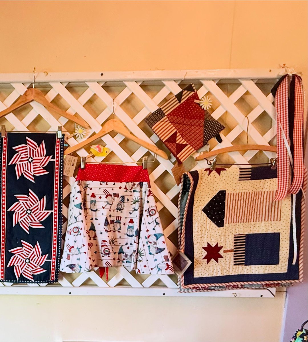 marthastask's tweet photo. Ready for Summer? Martha’s Task has table runners, hot pads, aprons and more in our store. Shop today!! https://t.co/X3O2xo8sge