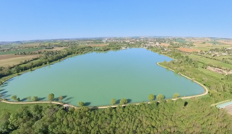 DestinationPat1's tweet photo. Le lac de #Beaumont de Lomagne a une superficie de 30ha. C'est un écrin de verdure et un lieu incontournable pour la détente (baignade, pêche, activités nautiques et promenades
Le lien pour le vote ⤵️ https://t.co/bUuYw7Tdcq
