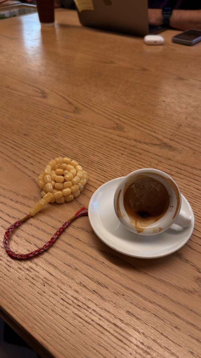 o_m960's tweet photo. 🧑🏻‍🦯☕️. https://t.co/pgE6mNX3mi