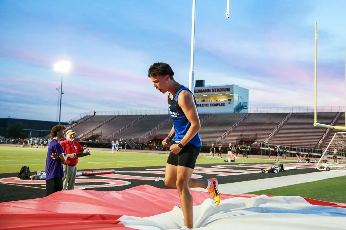 csfhotdogs's tweet photo. Congratulations to @FHSHotDogs pole vaulter Owen Hudspith on a new personal record of 16β while winning the IHSAA Regional at Lafayette Jeff! Owen advances to compete in the State Championship on June 6 at North Central. Well done, Owen! πΎ #hotdogexcellence #communitycomesfirst https://t.co/C80C7Q2VmY