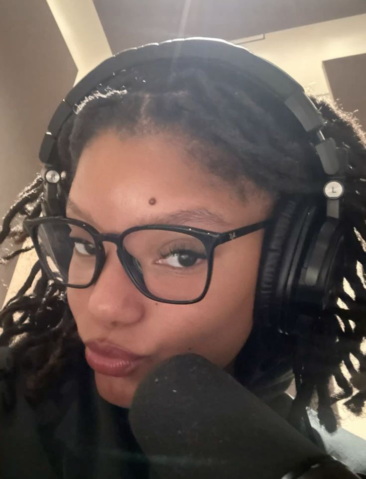 BadyLynn's tweet photo. Consider this the Halle War Room . All angels are welcomed. Let's meet here underneath this post at 9:30pm est to reveal which Halle songs we streamed today & how many times we streamed them also which platform we streamed them on βΊοΈ.
@Kp067_
@bt5khf8465
@some1namedlea
#4fun https://t.co/syuOa9i1PR