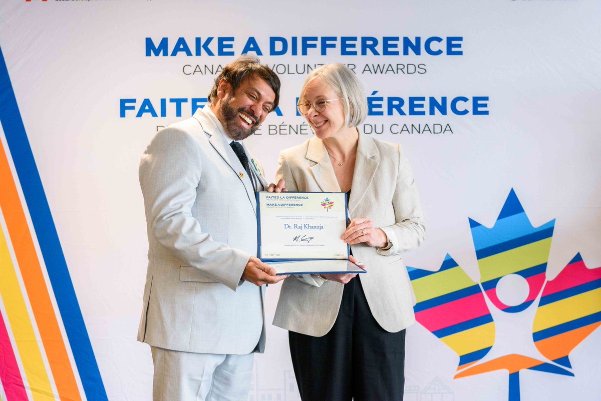 Minister Hajdu speaking with event participant.