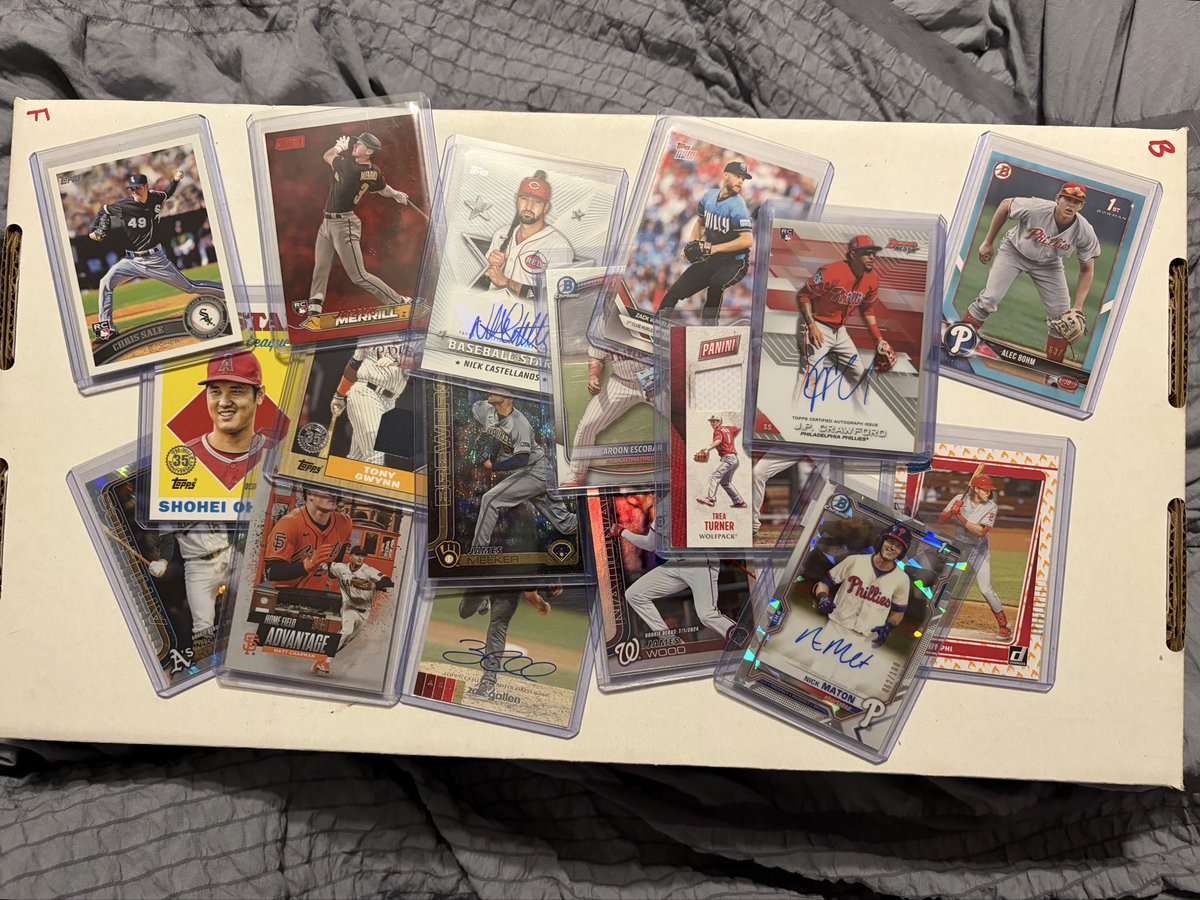 PhilliesJaySC's tweet photo. Anyone looking to buy a bulk collection? Description in the third picture. Trying to slim down my collection, so I’m moving a little over 225 cards. 

🏷️$400 shipped (a little over $1.75/card, regardless of auto or insert) https://t.co/ZvGZOaXvN8