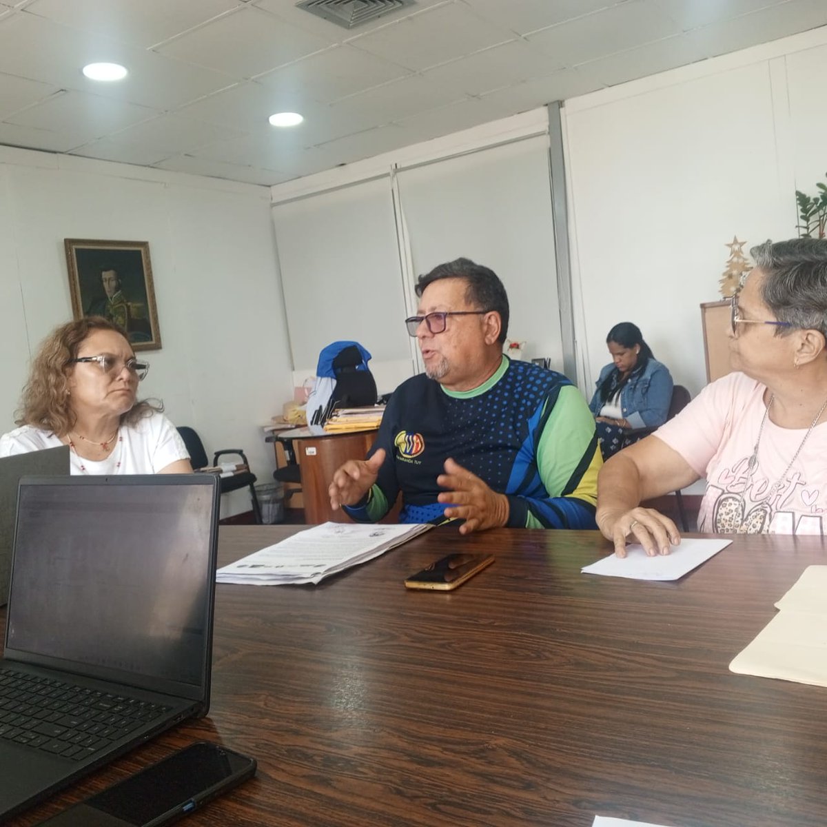 Marbellaleydenz's tweet photo. Si este grupo no actúa y es oído de una vez por todas, creo que los jubilados y pensionados irán muriendo poco a poco. 
Hoy, depositaron el aumento del 01/05/2026 y, el total fue de 18.900 bs.($ 35).
Si el país no despierta y sale a apoyar a los viejitos, ellos desaparecerán. https://t.co/7lGZ2wQupk