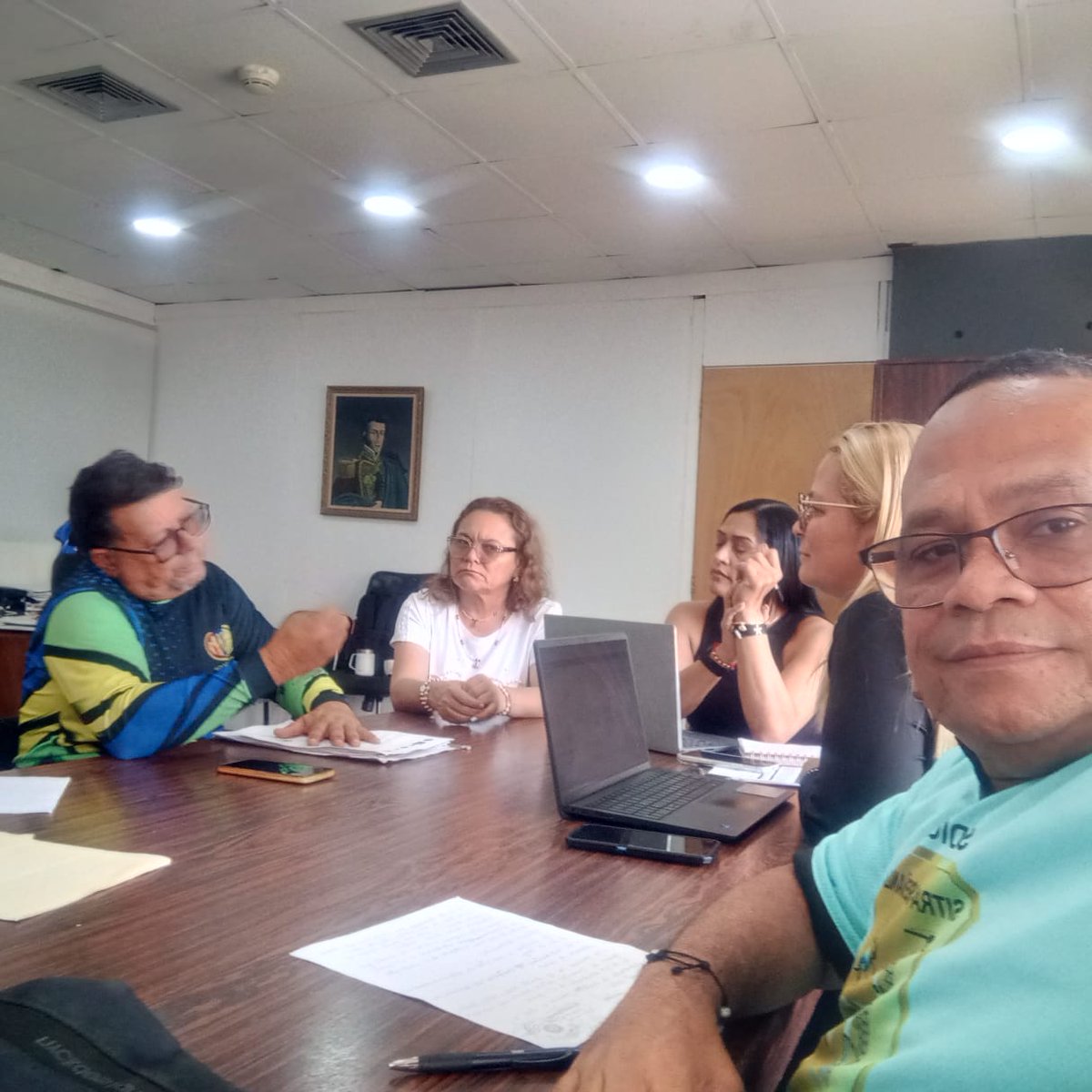 Marbellaleydenz's tweet photo. Si este grupo no actúa y es oído de una vez por todas, creo que los jubilados y pensionados irán muriendo poco a poco. 
Hoy, depositaron el aumento del 01/05/2026 y, el total fue de 18.900 bs.($ 35).
Si el país no despierta y sale a apoyar a los viejitos, ellos desaparecerán. https://t.co/7lGZ2wQupk
