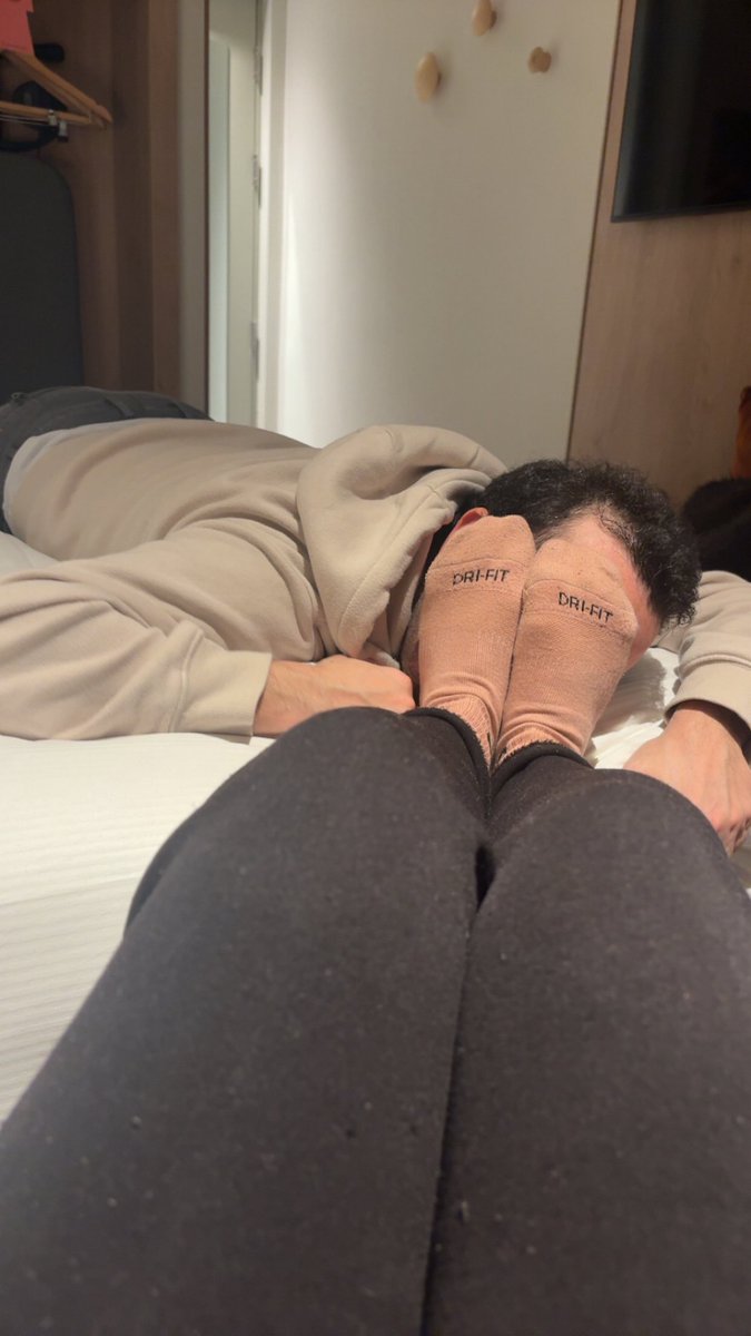 Findomtiny's tweet photo. Tempted to be at my feet like this loser🥵? https://t.co/kBsd0Eu5jW