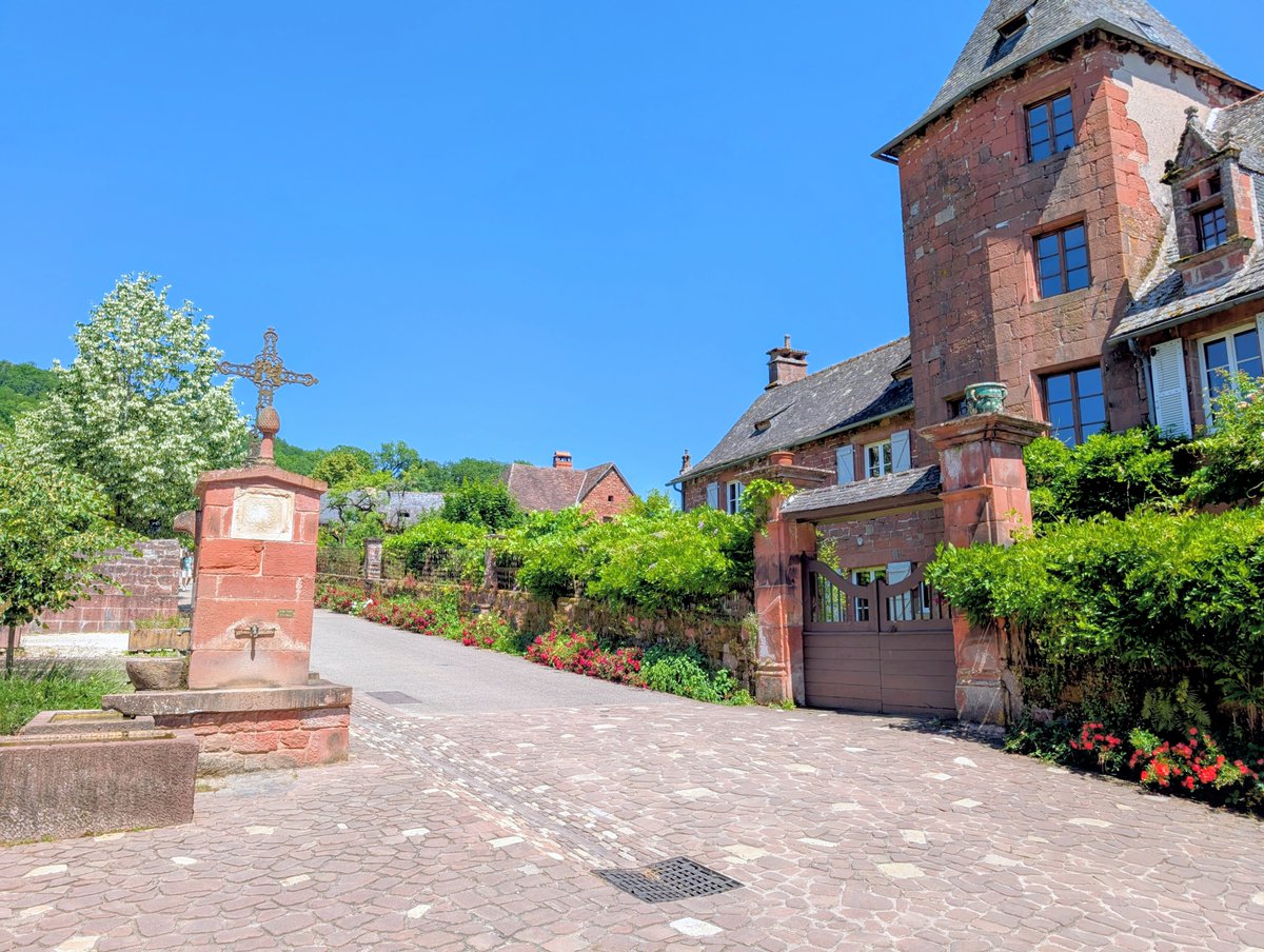 BartheCloclo's tweet photo. France #Histoire #Limousin #Tourisme : découverte : #Collonges-la-Rouge, charmant village de #Corrèze... Seul bémol, ses rues en bitume noir, pas agréables par forte chaleur...❤️
https://t.co/P5ztzXg0UL
https://t.co/RQtnXfY6fE https://t.co/wrHrQIRtl8