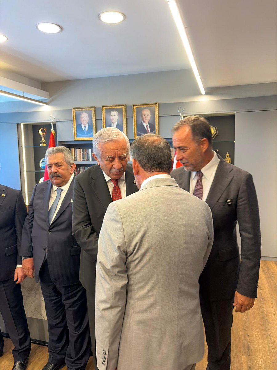 MHPBahceIievler's tweet photo. Kurban Bayramı’nın manevi iklimini ve gönülleri birleştiren coşkusunu, İlçe Başkanlığımızda dava arkadaşlarımızın yoğun katılımıyla yaşadık.
Daha sonrasında ülküdaşlarımızla, İl Başkanımız Sn. Volkan YILMAZ’ın, davetiyle MHP İstanbul İl başkanlığındaki bayramlaşma merasimine katıldık, yakın ilgisinden dolayı kendilerine teşekkür ederiz.
TBMM Başkanvekili ve İstanbul Milletvekilimiz Sn. Celal ADAN, Genel Başkan Yardımcılarımız ve İstanbul milletvekillerimiz Sn. Feti YILDIZ ile Sn. İsmail Faruk AKSU, Genel Sekreter Yardımcımız ve Çorum Milletvekilimiz Sn. Vahit KAYRICI, MYK Üyelerimiz Sn. Hayati ARKAZ, Sn. Birol GÜR, Sn. Osman GÜR, Sn. Yavuz TELLİOĞLU, Sn. Büşra CİN, Sn. Mete Han ÖZKAN, Sn. Cüneyt GÖZ ve Sn. Mahmut YALÇIN, hep birlikte saygıdeğer dava arkadaşlarımızla bayramlaştık.
Nice mutlu ve huzurlu bayramlar dileriz.
#MHPİstanbuldaBayram
@rahmancanmhp 
@MuammerFettah