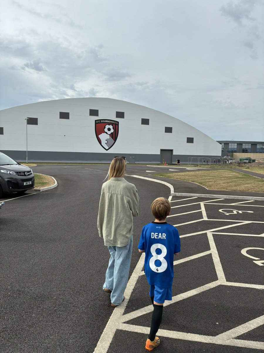 mrdeeds888's tweet photo. A fun morning for this little man at the AFC Bournemouth training ground today. https://t.co/JcKu71eqtM
