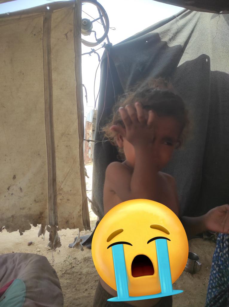 ZinaAli60358508's tweet photo. I ask you to help my condition is difficult For the sake of my children, they die from the heat I did not get donations for month days, Saadouni I need a lot, please I live on your support and donations I appreciate the right of treatment, milk and children's arms 💔😭🤲🙏 https://t.co/a7ejVP35w7