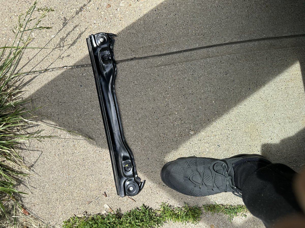 AnimalClout1's tweet photo. This fell off my car while I was driving am I cooked chat? https://t.co/6sQ9aJBZFH