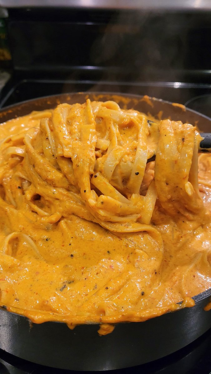 EarsFluffy's tweet photo. Fyi I am a little who can cook from scratch heres my future wife resume: https://t.co/5QwdT8Hghx