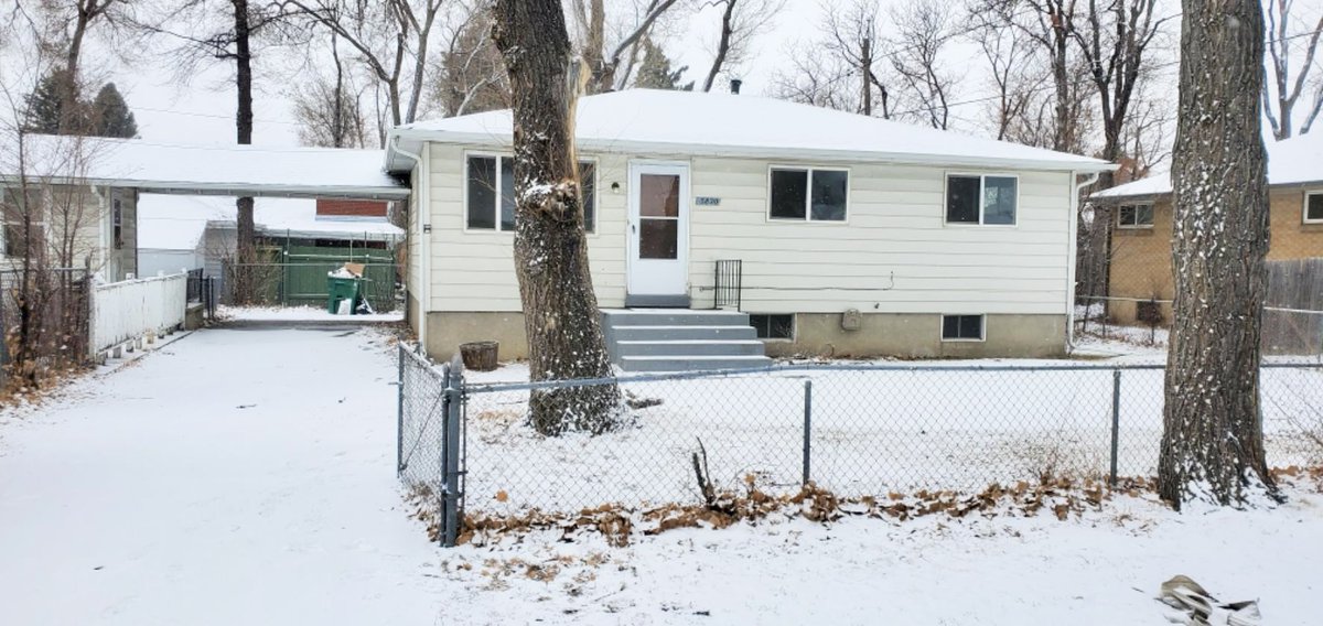 kenaggus's tweet photo. 🌟New Listing Alert🌟: Stunning 3 bed, 1.75 bath remodeled Lakewood, CO 🏡 Fresh paint, all appliances included! Features a den, carport + off-street parking🚗 Quiet neighborhood. No pets🚫
📍5820 W. 9th Ave., 1,008 sqft. Rent: $2,550, Dep: $2,450. Avail: 7/01/26
📲720-589-8848 https://t.co/qSHs3jhZSB