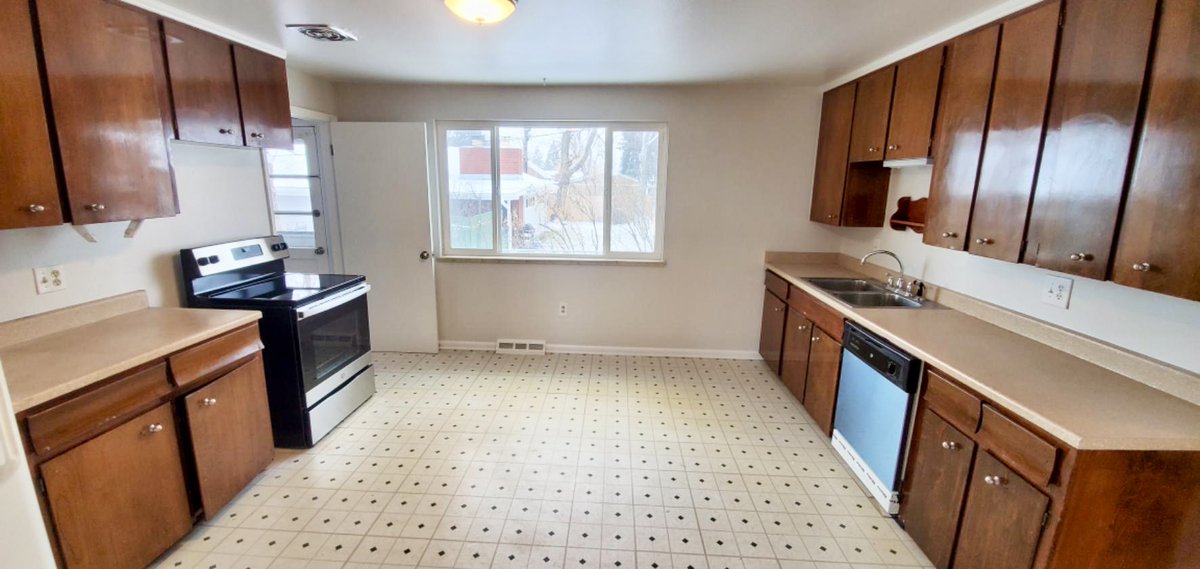 kenaggus's tweet photo. 🌟New Listing Alert🌟: Stunning 3 bed, 1.75 bath remodeled Lakewood, CO 🏡 Fresh paint, all appliances included! Features a den, carport + off-street parking🚗 Quiet neighborhood. No pets🚫
📍5820 W. 9th Ave., 1,008 sqft. Rent: $2,550, Dep: $2,450. Avail: 7/01/26
📲720-589-8848 https://t.co/qSHs3jhZSB
