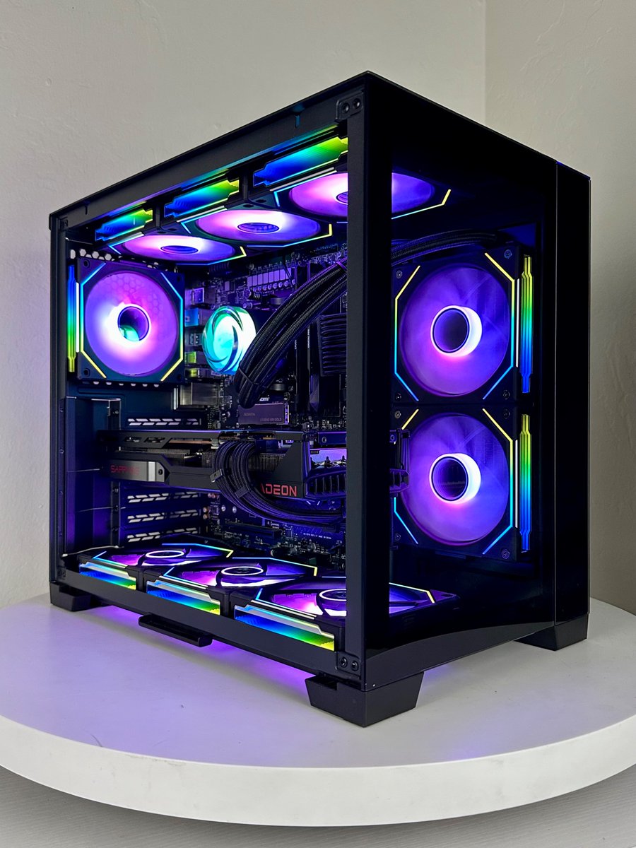FlyingPhoenixPC's tweet photo. The original O11 Mini vs the O11 mini V2? Which do you like more 😱 https://t.co/m78TDH7k8O