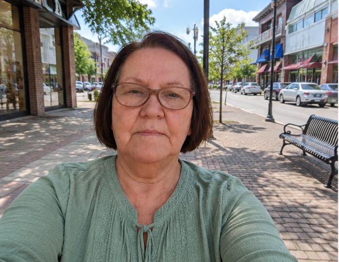 iamkatehumsberg's tweet photo. Going to the store ❤️
I guess I’m not too old, walking two miles away from home ❤️ https://t.co/ZQHl2GGUM9