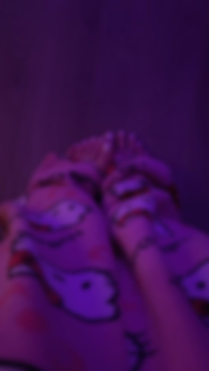 cherrypie3856's tweet photo. si on m’avait dit que vendre ses pieds ça rapportait autant 🤭 https://t.co/Ga7zP7gTb3