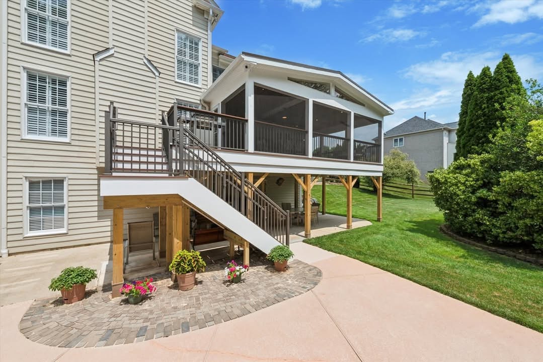 FSBDBuilding's tweet photo. Elevated outdoor living, perfected. ✨ This screened-in deck offers the best of both worlds—fresh air and year-round comfort. From morning coffee to evening gatherings, it's a space designed for making memories.

Ready to transform your backyard?
https://t.co/a0n9LLdVeu

#FSBD #DeckDesign #OutdoorLiving #ScreenedDeck #BackyardGoals