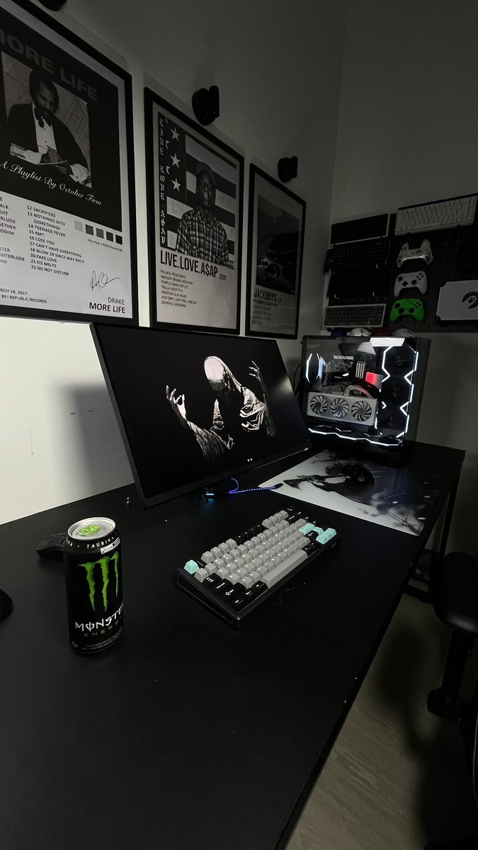 DougFaze1's tweet photo. #desksetup https://t.co/LQ2hQWYHE6
