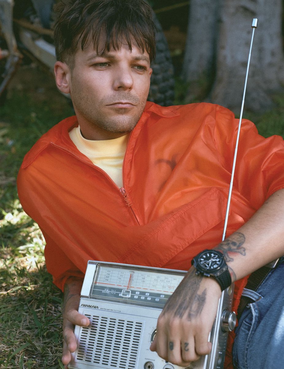 larryficsdaily's tweet photo. it’s THE photoshoot, I don’t care what everyone else says https://t.co/TkBEx9V3KS
