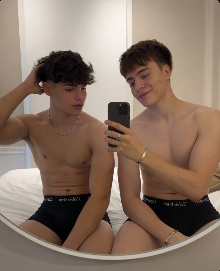 famouss_deckkk's tweet photo. Apolo ribera y alvarito🐍 https://t.co/CCRbHBscPU