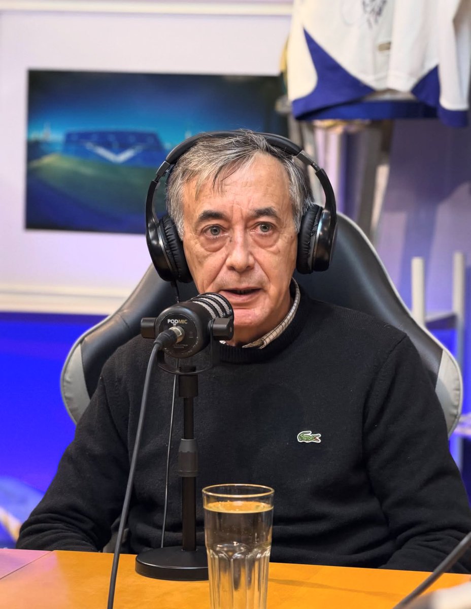 GianluPoggi's tweet photo. 🗳️Nelson Pugliese será el candidato a presidente de #Velez en una alianza ya pactada entre 4 agrupaciones @AgrupAmalfitani, @CirculoElFortin, @VotaUV y @LaVazuladaOK. A este acuerdo se podrían sumar los espacios @SiemprePorVelez y @PlanVelezOk.
Por la oposición se presenta la Cruzada Renovadora, a la espera de lo que ocurra con ADN Azul y Blanco y Evolución Fortinera.