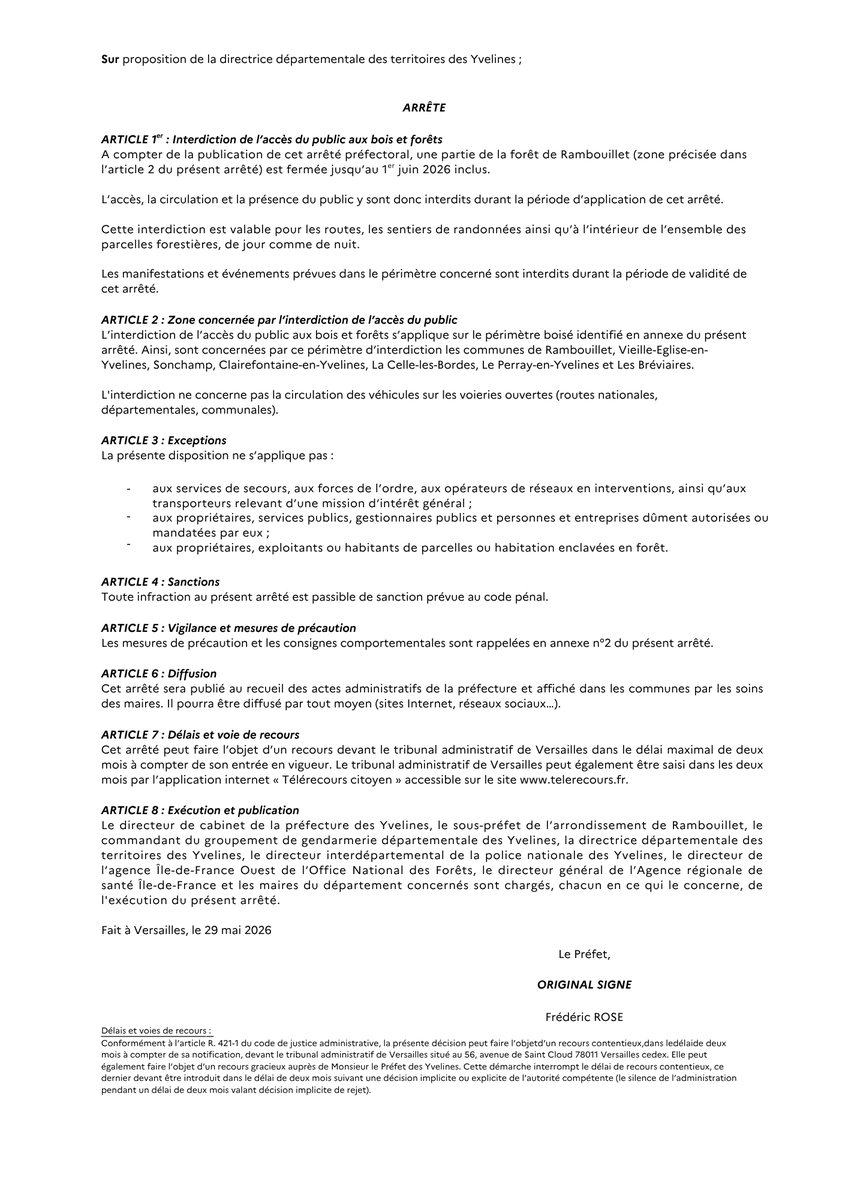 Prefet78's tweet photo. 🚨Fermeture temporaire de plusieurs secteurs de la forêt de Rambouillet🚨

Face à une prolifération exceptionnelle de chenilles processionnaires du chêne, le préfet des Yvelines a pris un arrêté interdisant temporairement l’accès à plusieurs zones du massif forestier jusqu’au 1er juin inclus.

🚫 L’accès, la circulation et la présence du public sont interdits dans les zones concernées, y compris sur les sentiers de randonnée et à l’intérieur des parcelles forestières.

📍 Communes concernées :
• Rambouillet
• Vieille-Église-en-Yvelines
• Sonchamp
• Clairefontaine-en-Yvelines
• La Celle-les-Bordes
• Le Perray-en-Yvelines
• Les Bréviaires

ℹ️ À noter : Les routes nationales, départementales et communales restent ouvertes à la circulation.

Les chenilles processionnaires présentent un danger en raison de leurs poils urticants, susceptibles de provoquer irritations, réactions allergiques ou difficultés respiratoires.

Des opérations de traitement et de sécurisation sont actuellement menées par les services de l’État, l’ONF et les acteurs concernés pour éliminer les nids et sécuriser les zones les plus touchées.

👉 Il est recommandé :
• de ne pas toucher les chenilles, les nids ou les arbres infestés ;
• d’éviter les secteurs forestiers concernés ;
• de garder les enfants et les animaux éloignés ;
• de porter des vêtements couvrants ;
• d’éviter de se frotter les yeux et de bien se laver les mains après une promenade.

#Rambouillet #Yvelines #Forêt #ChenillesProcessionnaires #Prévention #Sécurité

+ d'infos 👇