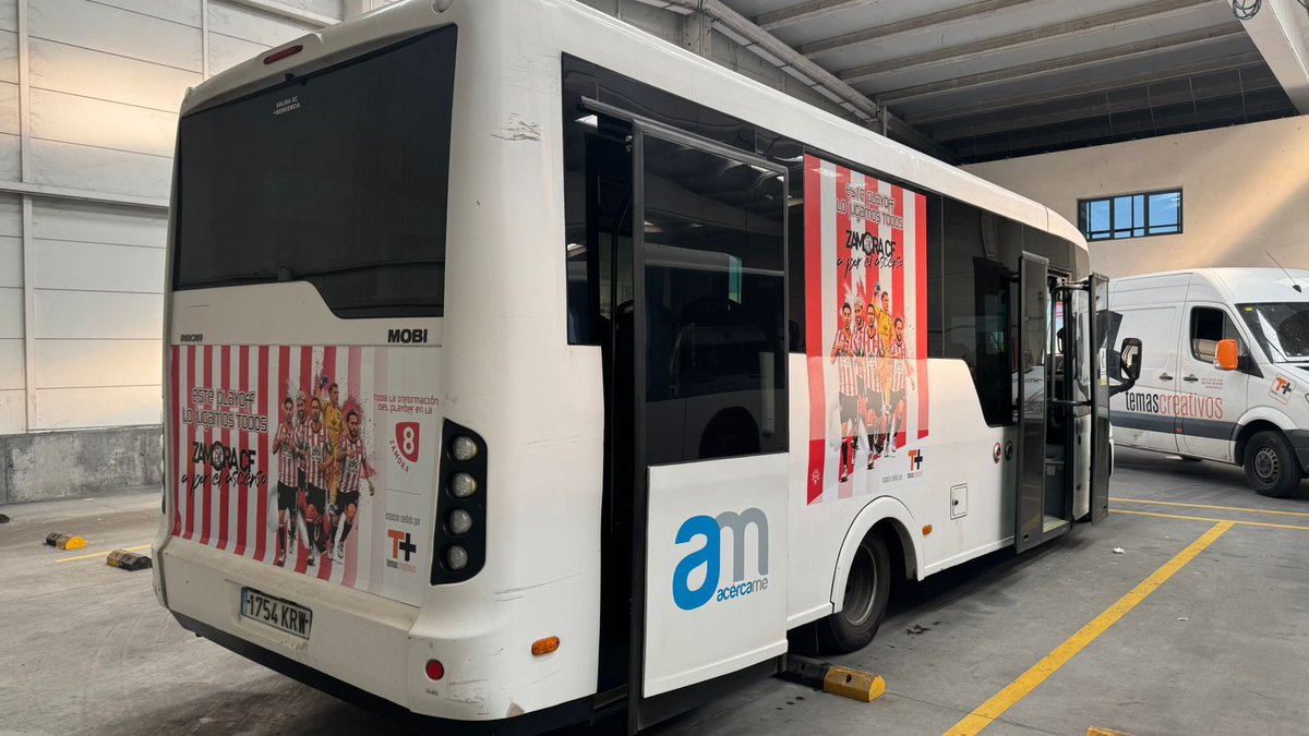 ZCFoficial's tweet photo. PLAY OFF⚽️🥰|

¡La ciudad ya huele a Play Off!👏🏼🫶🏼

Gracias a Temas Creativos y a La8Zamora por pintar de rojiblanco la línea 3 de autobuses de nuestra ciudad🤩🫰🏼

#VamosMiZamora https://t.co/suc48HqdQL