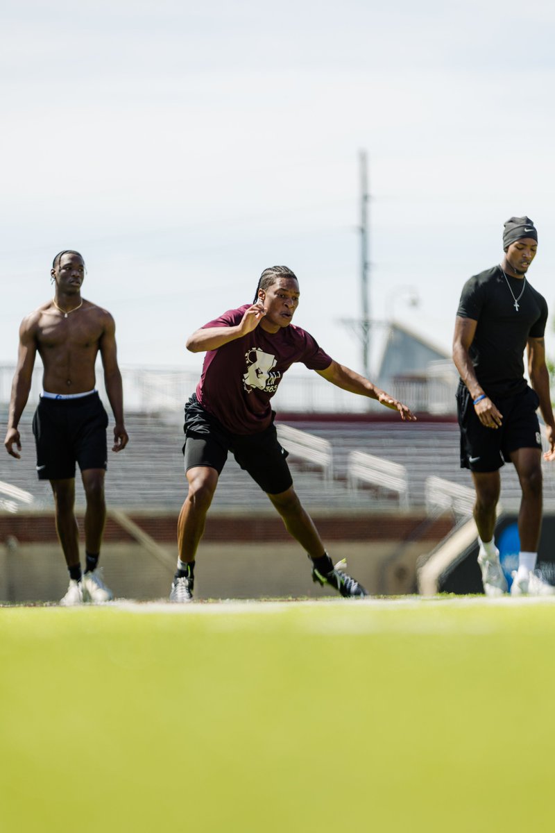 EKUFootball's tweet photo. A glimpse into the grind. 📸

#E2W | #MatterOfPride https://t.co/iJtiRDd3eE