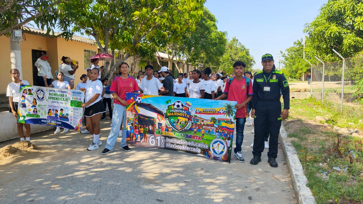 PoliciAtlantico's tweet photo. Nuestra seccional de @ProteccionPonal acompañó el recorrido inaugural y los actos protocolarios del “Mundial Maximista” en la Institución Educativa Máximo Mercado de Sabanalarga, contribuyendo a la seguridad y al bienestar de la comunidad educativa durante esta celebración. https://t.co/w82redeDiw