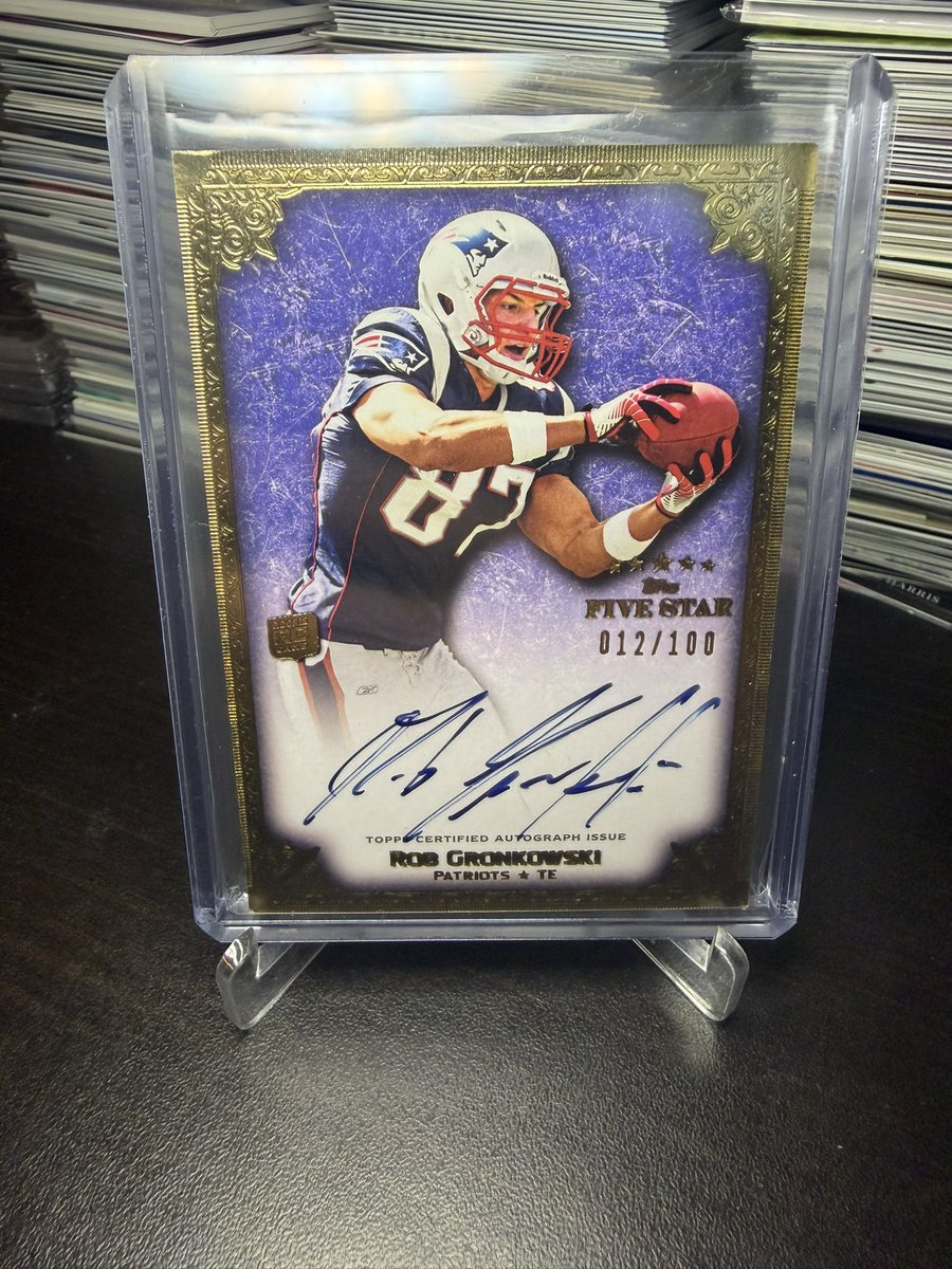 FeveCollects's tweet photo. My new favorite card in my PC arrived

2010 Topps Five Star Rob Gronkowski Rookie On Card Auto 12/100

🙂 https://t.co/LPQBLz43u2