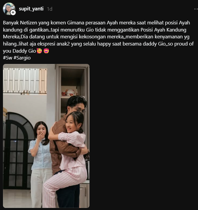 txtharihariWNI's tweet photo. Pas si betran gelendotan ama ibu angkat nyandi bilang gk pantes. 
Tp pas anak cewe di gelendotan ama pacar ibu nya org" pada bilang mengisi kesosongan.. https://t.co/nkOPqcd4Ah