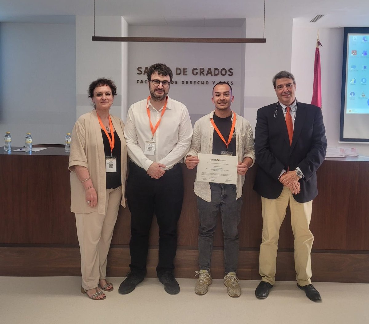 aeefi_23's tweet photo. @judith_arnal @rielcano @BancoDeEspana @PagoVicario @ecfin @eu_acccomm @DiazDiazRoldan .Finally, the award for the best research paper by a young researcher has been awarded to #AnthoninLevelu from #theJointResearchCentre of the @EU_Commission https://t.co/625OMijcq6