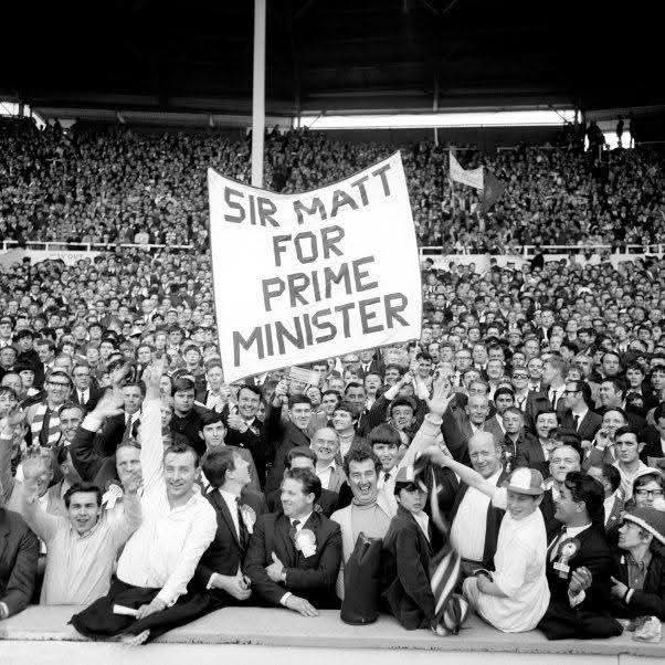 Cantona_Collars's tweet photo. 58 years ago today.

Ten years after Munich, Sir Matt Busby stood on top of Europe.

The shattered dream was rebuilt.

The promise was kept.

The supporters had their verdict:
"SIR MATT FOR PRIME MINISTER."

Football's most beautiful ending ❤️🇾🇪 https://t.co/uDudRVXgS8