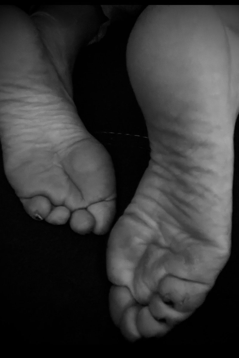 SoftToDarkVIP's tweet photo. some details are easy to miss #feet #soles #footfetish https://t.co/3BFj0esIYS
