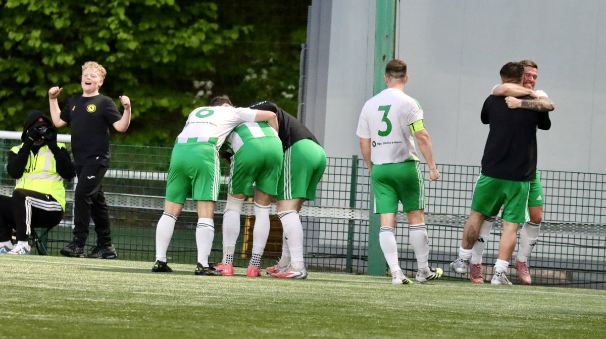 ScotAmFA's tweet photo. Alona Hotel West District Cup FINAL at New Douglas Park, Hamilton
Pather (Red) v St Patrick’s FP
St Patrick’s take a 2-1 lead a minute before the end of the first period of ET. https://t.co/MntMGwD4Ts