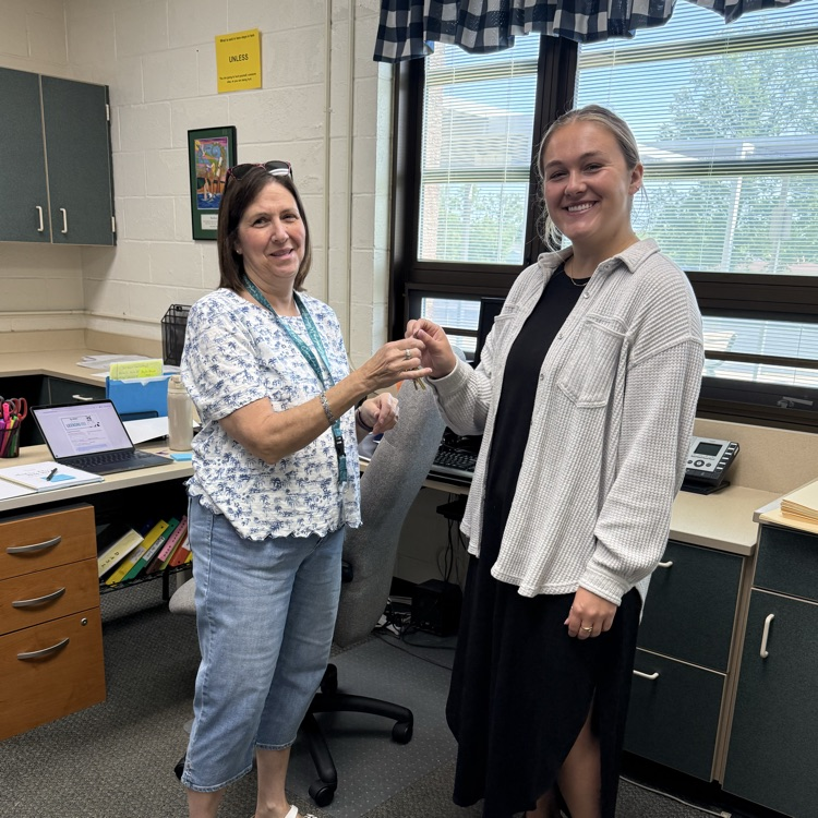 BTMS_Tigers's tweet photo. Mrs. Reynolds has dedicated 26 years of her career and life at BTMS! We will miss her but she is handing it off to our new school counselor, Ms. Speeg to take it from here! We wish Mrs. Reynold the best in her well deserved retirement and welcome Ms. Speeg to the BTMS family!❤️ https://t.co/sVka5SNe1s