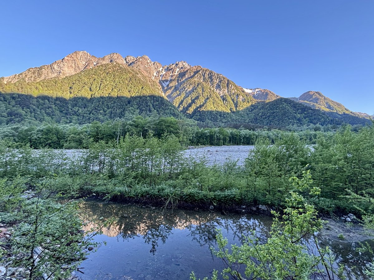 furuyan326's tweet photo. おはようございます 快晴の朝 気温１度
久しぶりに冷え込みました

上高地 徳沢から 穂高連峰 https://t.co/wXIv5juCoI