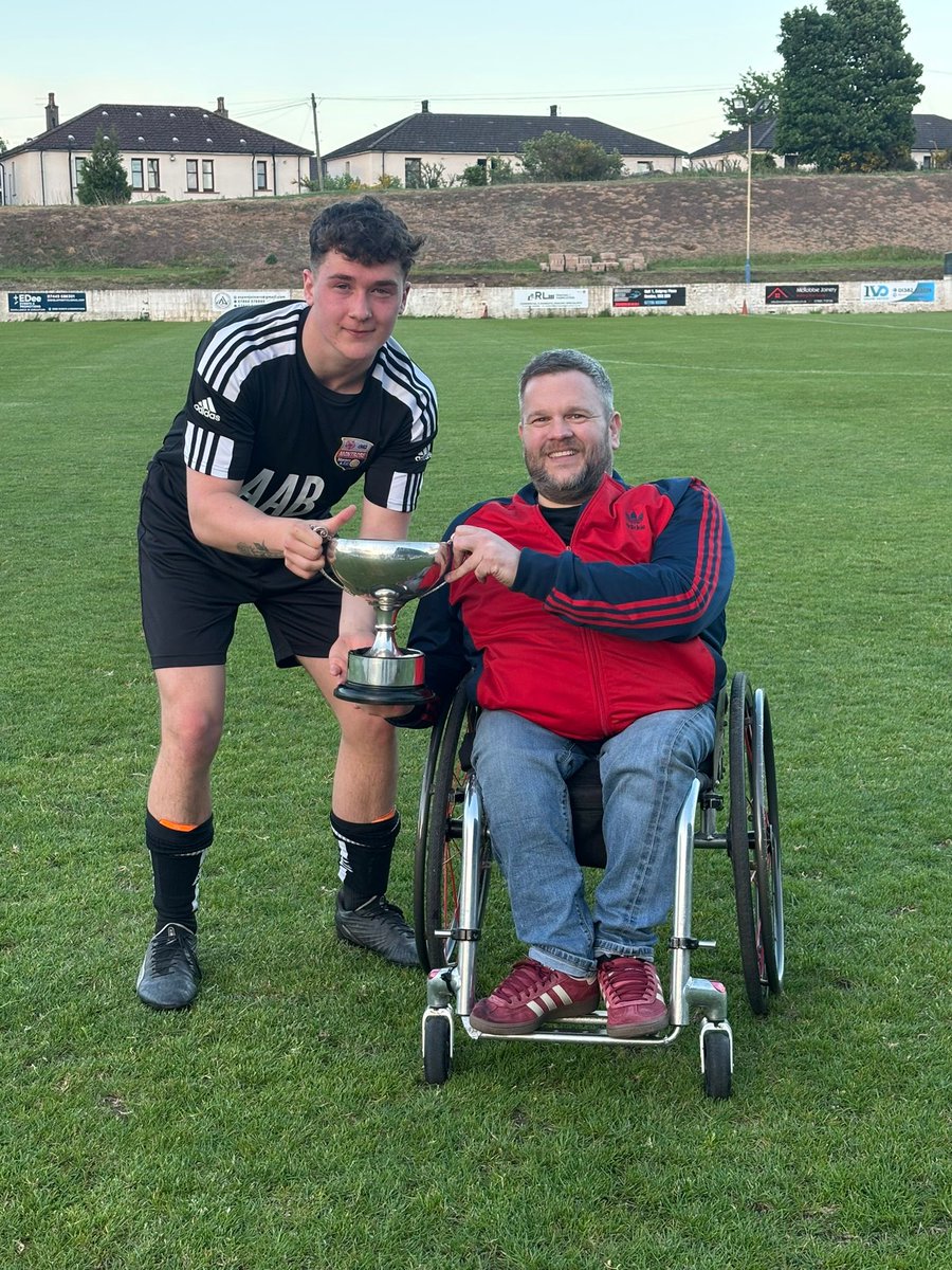 daz_abel's tweet photo. Proper fitba the night. First manny’s cup final and he’s home with the trophy ❤️ https://t.co/csjLez17Nz