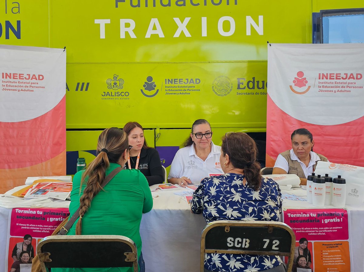 INEEJAD_OFICIAL's tweet photo. Celebramos la Brigada #YoJalisco número 100 en el municipio de San Cristóbal de la Barranca, acercando servicios integrales y gratuitos a las y los ciudadanos con un enfoque prioritario en las comunidades en situación de vulnerabilidad. 🙌 https://t.co/7YD2agVyfX