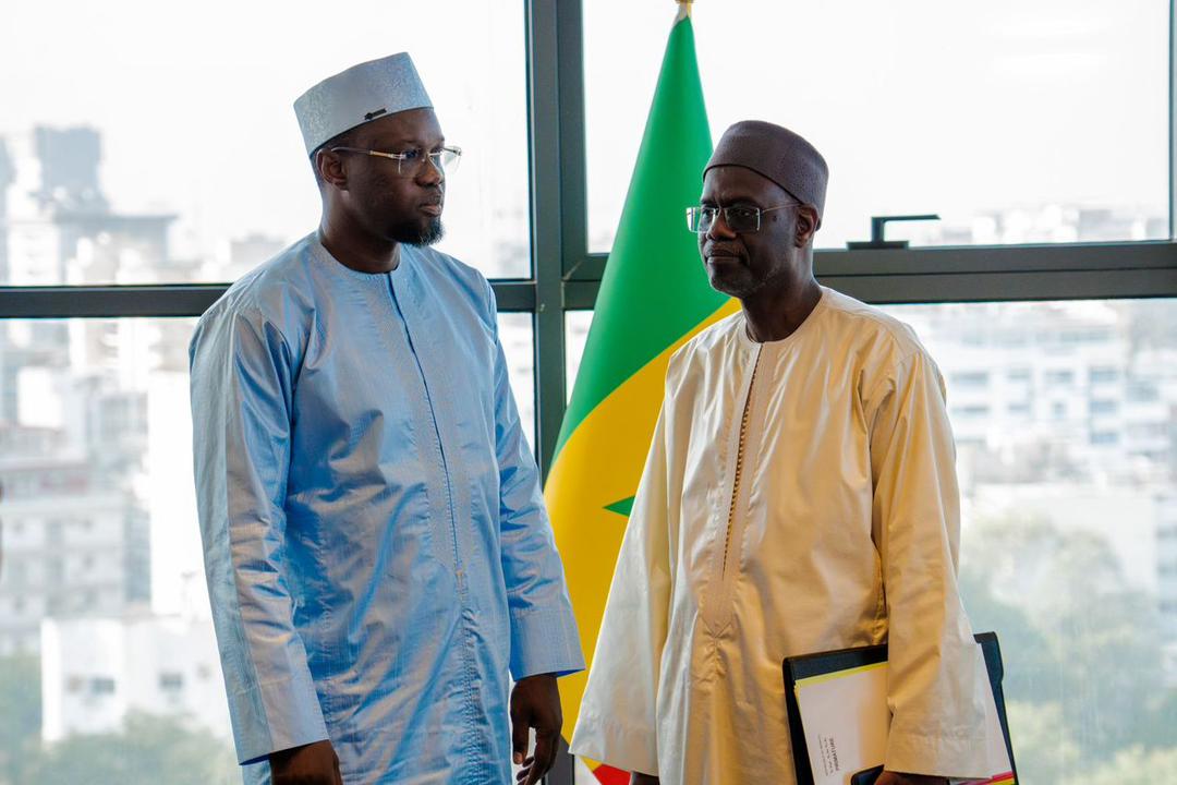 Le_Patriote_221's tweet photo. 🚨🇸🇳
#PrimatureSN : Passation de service entre le Premier Ministre sortant, Ousmne SONKO et Ahmadou Al Aminou LO, Premier Ministre entrant.
- Vendredi, 29 Mai 2026 https://t.co/hvg7JOcRQy