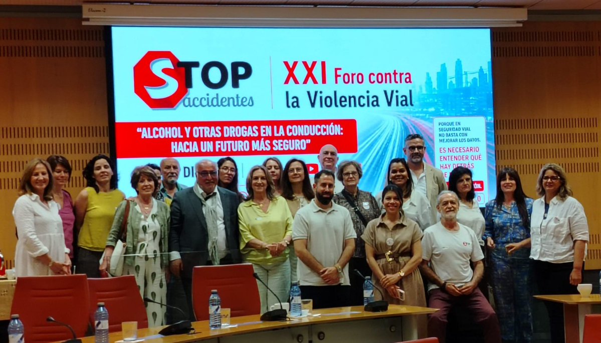 stopaccidentes's tweet photo. Ayer tuvo lugar en la sala Rosa de Lima de la @DGTes nuestro XXI Foro contra la Violencia Vial. Con un importante elenco de ponentes y asistentes, bajo el título "Alcohol y otras drogas en la conducción: hacia un futuro más seguro ".  Alcohol y conducción son incompatibles. https://t.co/LgWI19Ip1h