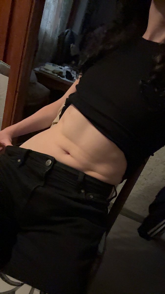 Oopsallwings's tweet photo. Stretchy skin https://t.co/J2oRDnerjL
