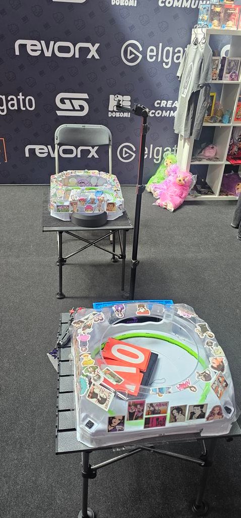 OUHNUI's tweet photo. Come spin against me and @TYFIPURPLE 
 In the creator x community booth at (hall 10)
 #ベイブレードx 
#BEYBLADEX https://t.co/WMmCXrtNWE