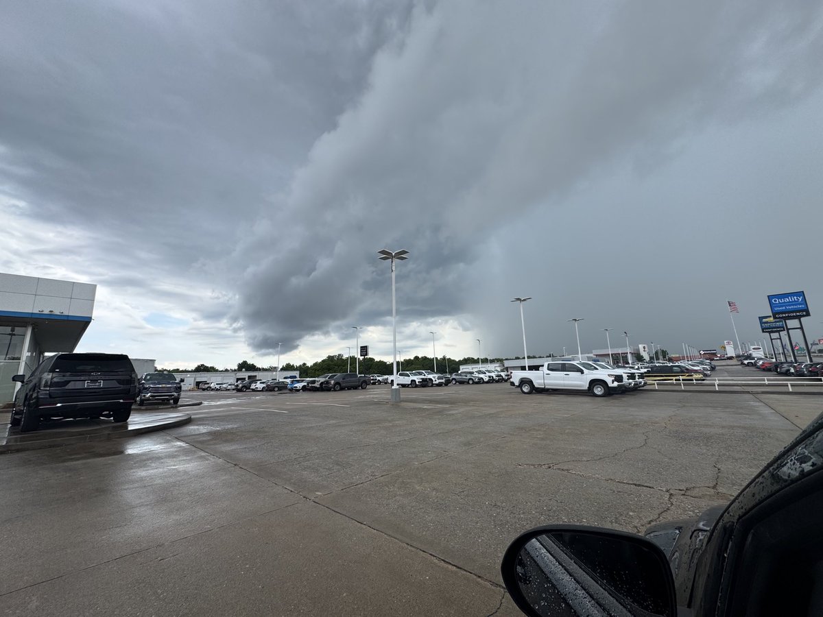 emilyrsutton's tweet photo. Thanks to our viewer Jeff Thomure for taking this nice pic of heavy rain in Midwest City, around 10:30AM. Portions of the Metro picked up a quick 1-2” of rain! ☔️ What a nice late-week treat!

5.29.26 @kfor #okwx https://t.co/SJsoARHRev