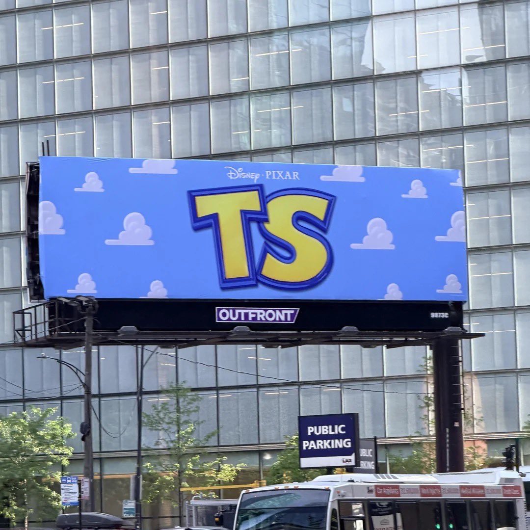 concertleaks's tweet photo. A ‘Toy Story’ billboard with 13 clouds and “TS” has been spotted! 👀 https://t.co/ArpAw39U83